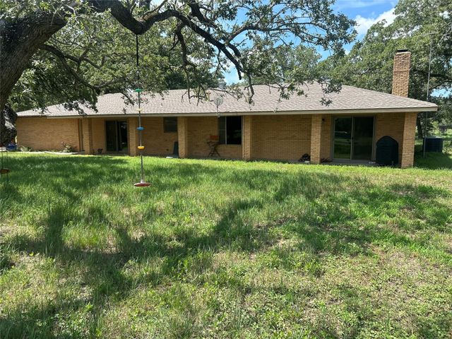 1093 County Road 205 RD, Giddings, TX 78942