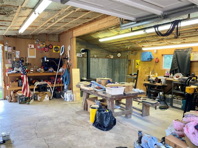 1093 County Road 205 RD, Giddings, TX 78942