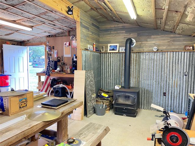 1093 County Road 205 RD, Giddings, TX 78942