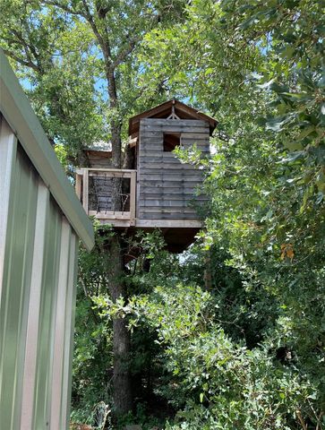 1093 County Road 205 RD, Giddings, TX 78942