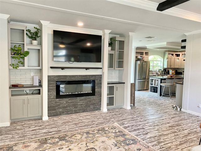 1093 County Road 205 RD, Giddings, TX 78942