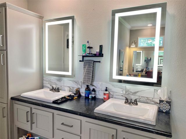 1093 County Road 205 RD, Giddings, TX 78942