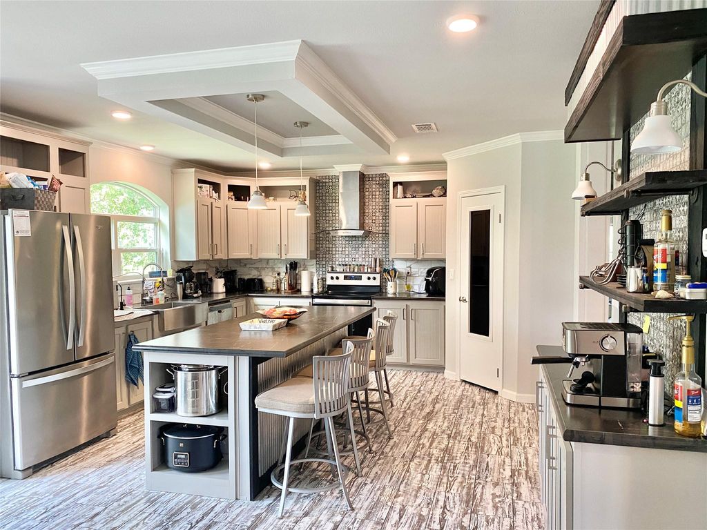 1093 County Road 205 RD, Giddings, TX 78942