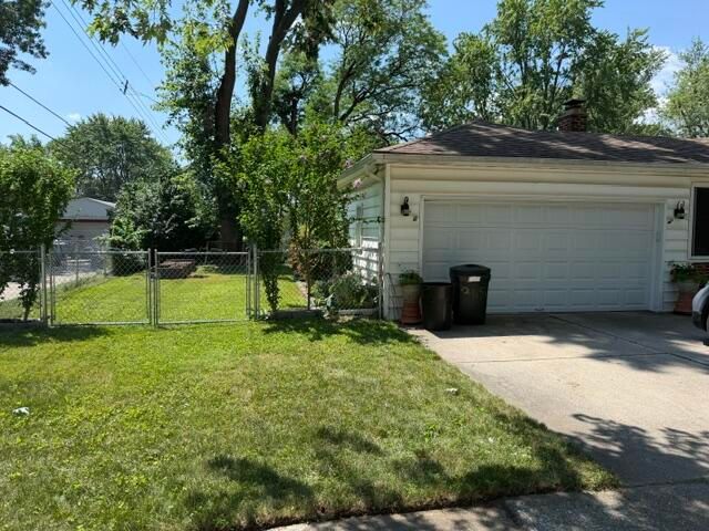 31180 E Rutland Street, Beverly Hills, MI 48025
