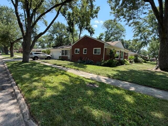31180 E Rutland Street, Beverly Hills, MI 48025
