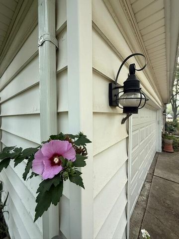 31180 E Rutland Street, Beverly Hills, MI 48025