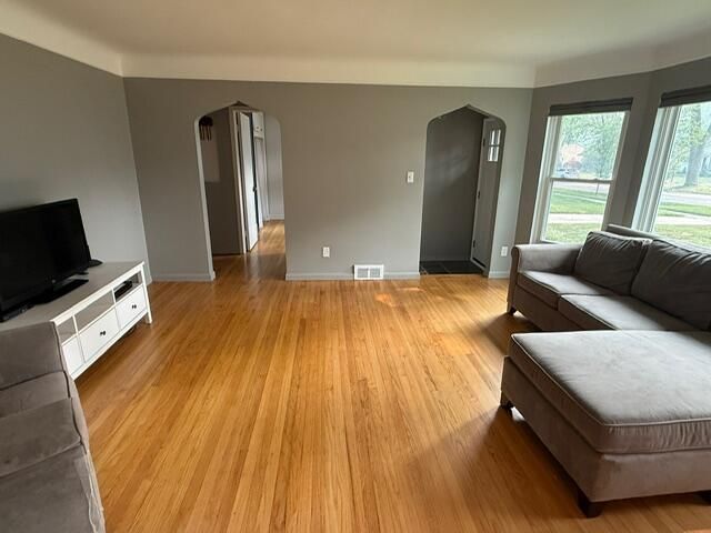 31180 E Rutland Street, Beverly Hills, MI 48025