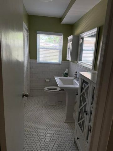 31180 E Rutland Street, Beverly Hills, MI 48025