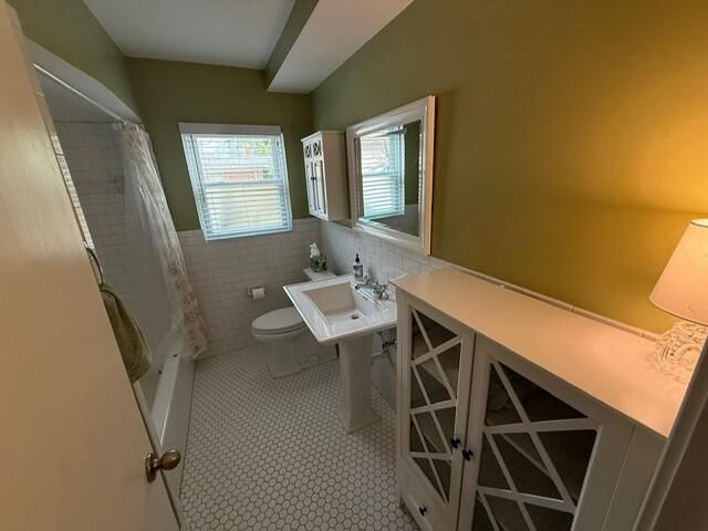 31180 E Rutland Street, Beverly Hills, MI 48025