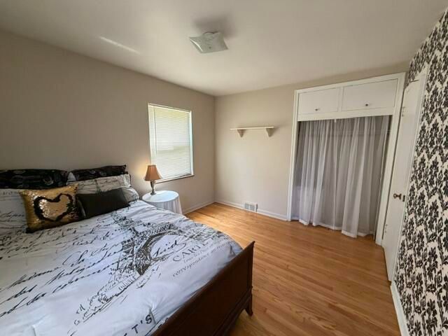 31180 E Rutland Street, Beverly Hills, MI 48025