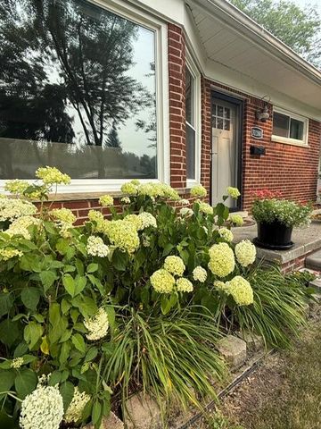 31180 E Rutland Street, Beverly Hills, MI 48025