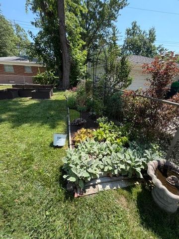 31180 E Rutland Street, Beverly Hills, MI 48025