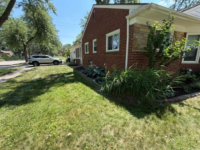 31180 E Rutland Street, Beverly Hills, MI 48025