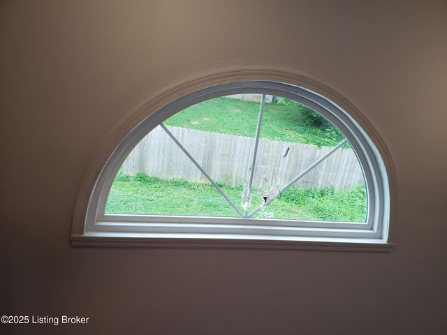 205 Broadway St, Chaplin, KY 40012