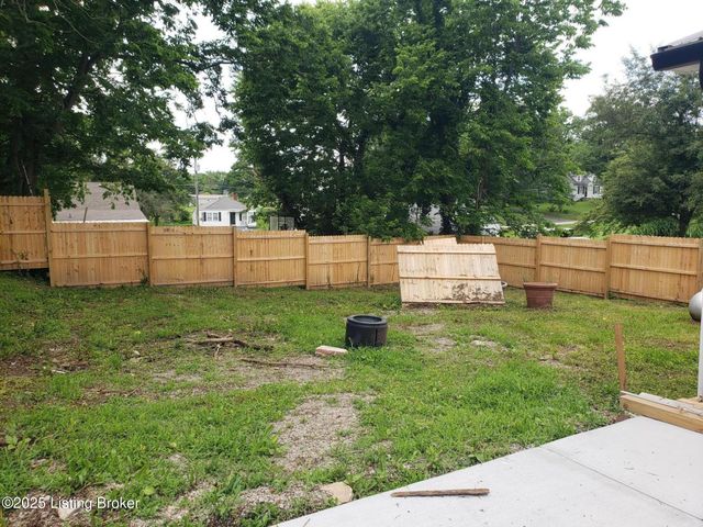 205 Broadway St, Chaplin, KY 40012