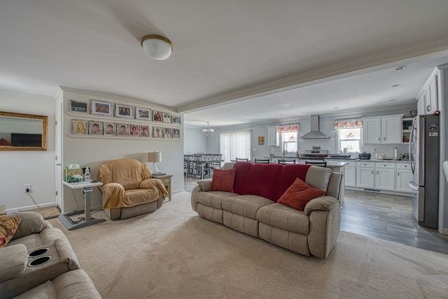 16 Jason Way 16, West Bridgewater, MA 02379