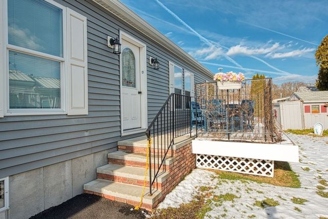 16 Jason Way 16, West Bridgewater, MA 02379