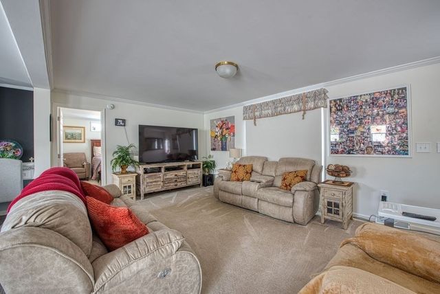 16 Jason Way 16, West Bridgewater, MA 02379