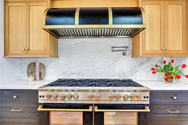 4 S Vista De La Luna, Laguna Beach, CA 92651