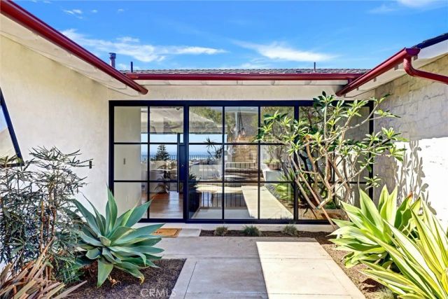 4 S Vista De La Luna, Laguna Beach, CA 92651