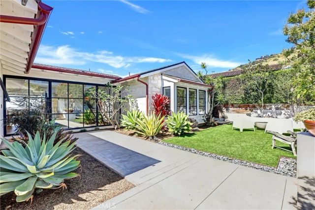 4 S Vista De La Luna, Laguna Beach, CA 92651