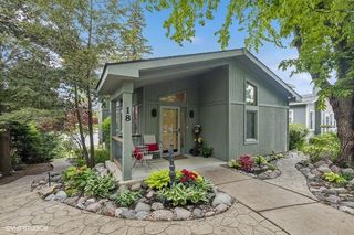 18 N Lake Avenue, Fox Lake, IL 60020