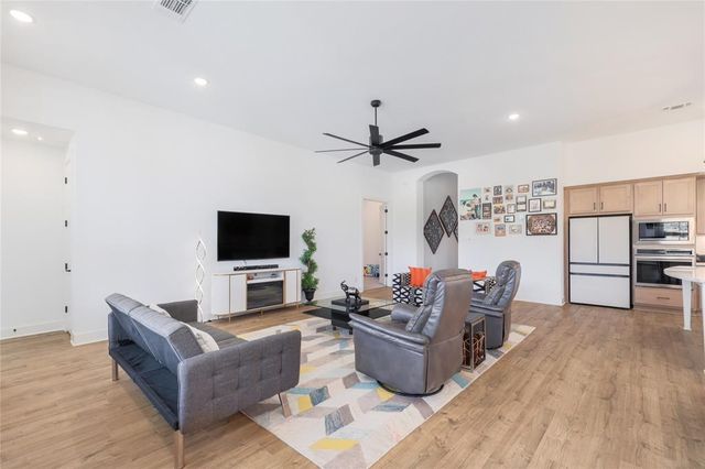 916 Willie Ranch WAY, Leander, TX 78641