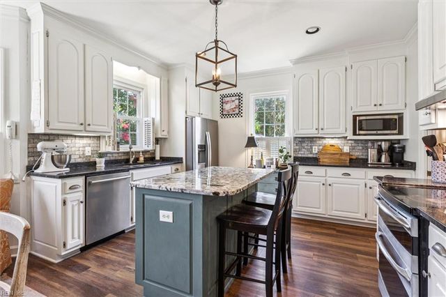 4 Canter CT, Newport News, VA 23602