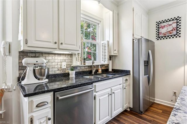 4 Canter CT, Newport News, VA 23602