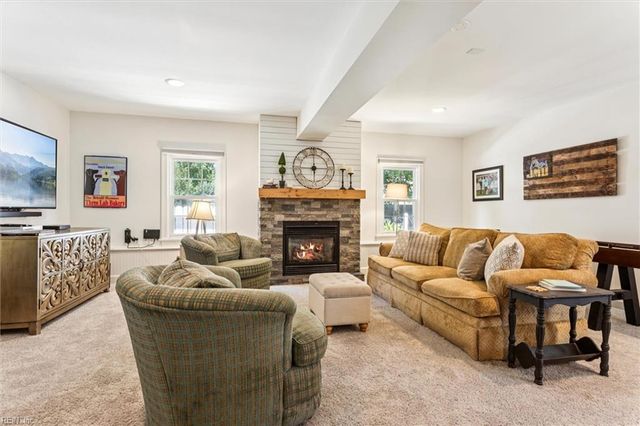 4 Canter CT, Newport News, VA 23602