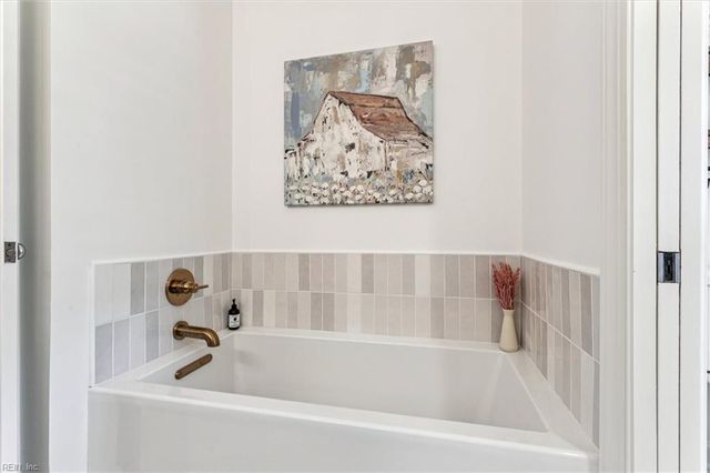 4 Canter CT, Newport News, VA 23602