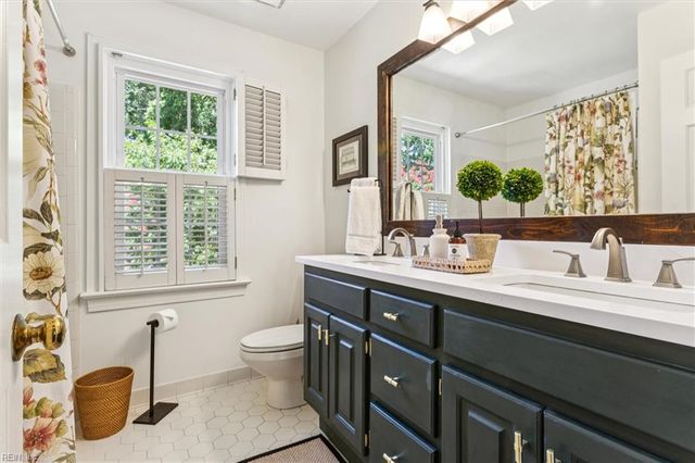 4 Canter CT, Newport News, VA 23602