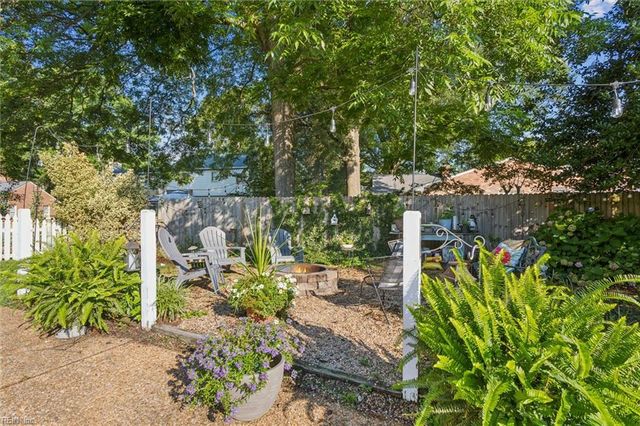 4 Canter CT, Newport News, VA 23602