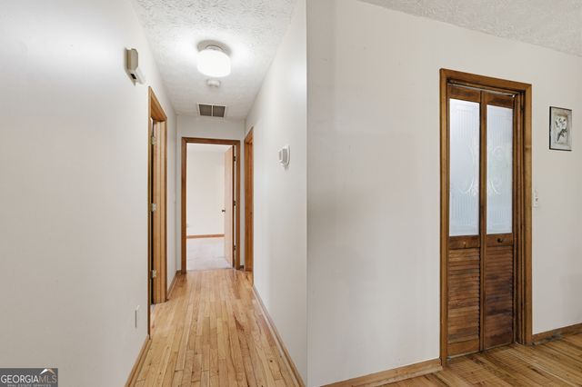 143 Copperhead Road, Cornelia, GA 30531