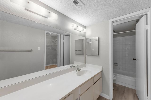2120 El Paseo Street 2708, Houston, TX 77054
