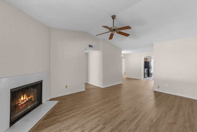 2120 El Paseo Street 2708, Houston, TX 77054