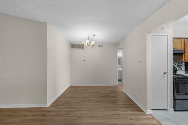 2120 El Paseo Street 2708, Houston, TX 77054