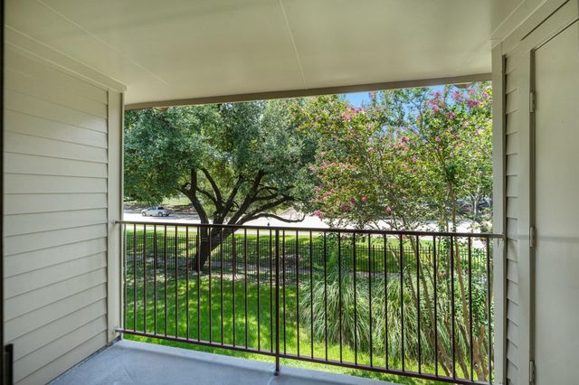 2120 El Paseo Street 2708, Houston, TX 77054