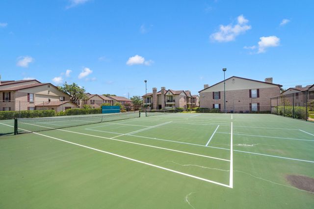 2120 El Paseo Street 2708, Houston, TX 77054