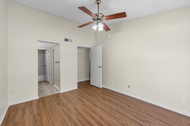 2120 El Paseo Street 2708, Houston, TX 77054