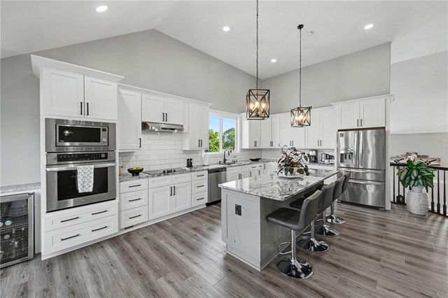 19006 S Prairie Lane, Pleasant Hill, MO 64083