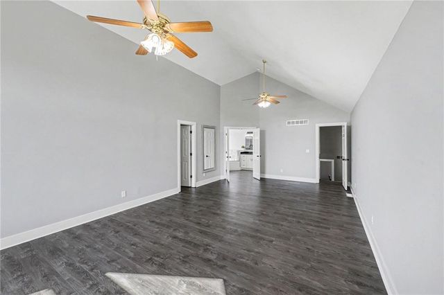 19006 S Prairie Lane, Pleasant Hill, MO 64083
