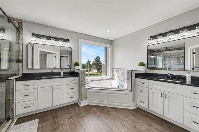 19006 S Prairie Lane, Pleasant Hill, MO 64083