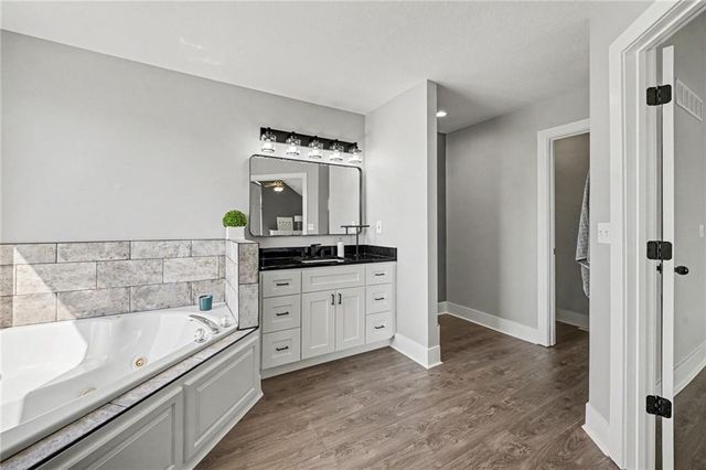 19006 S Prairie Lane, Pleasant Hill, MO 64083