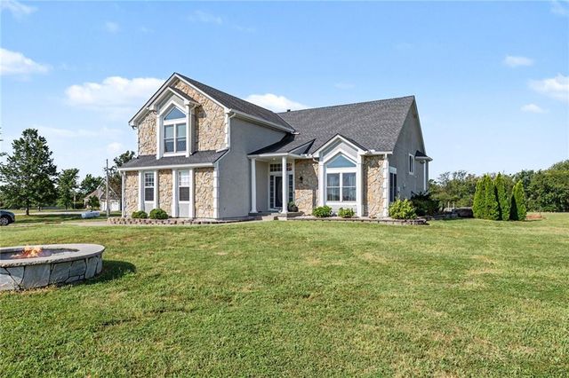 19006 S Prairie Lane, Pleasant Hill, MO 64083