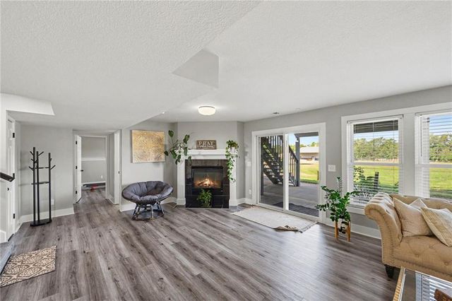 19006 S Prairie Lane, Pleasant Hill, MO 64083