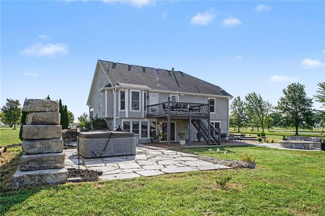 19006 S Prairie Lane, Pleasant Hill, MO 64083