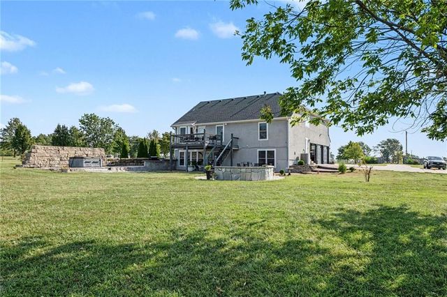19006 S Prairie Lane, Pleasant Hill, MO 64083