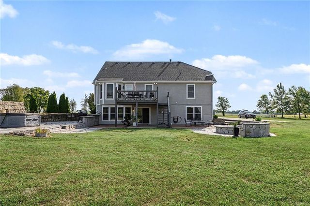 19006 S Prairie Lane, Pleasant Hill, MO 64083