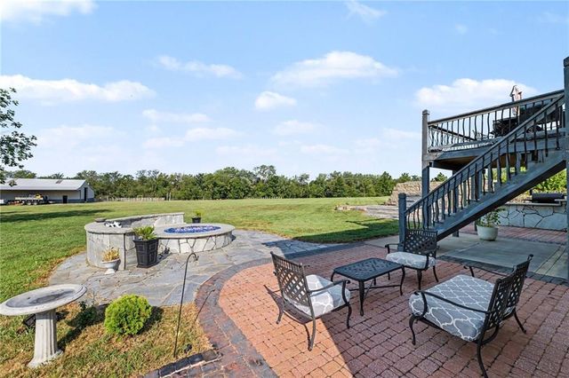 19006 S Prairie Lane, Pleasant Hill, MO 64083